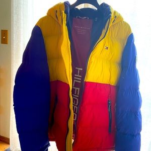 XXL Tommy Hilfiger Color-block winter jacket.